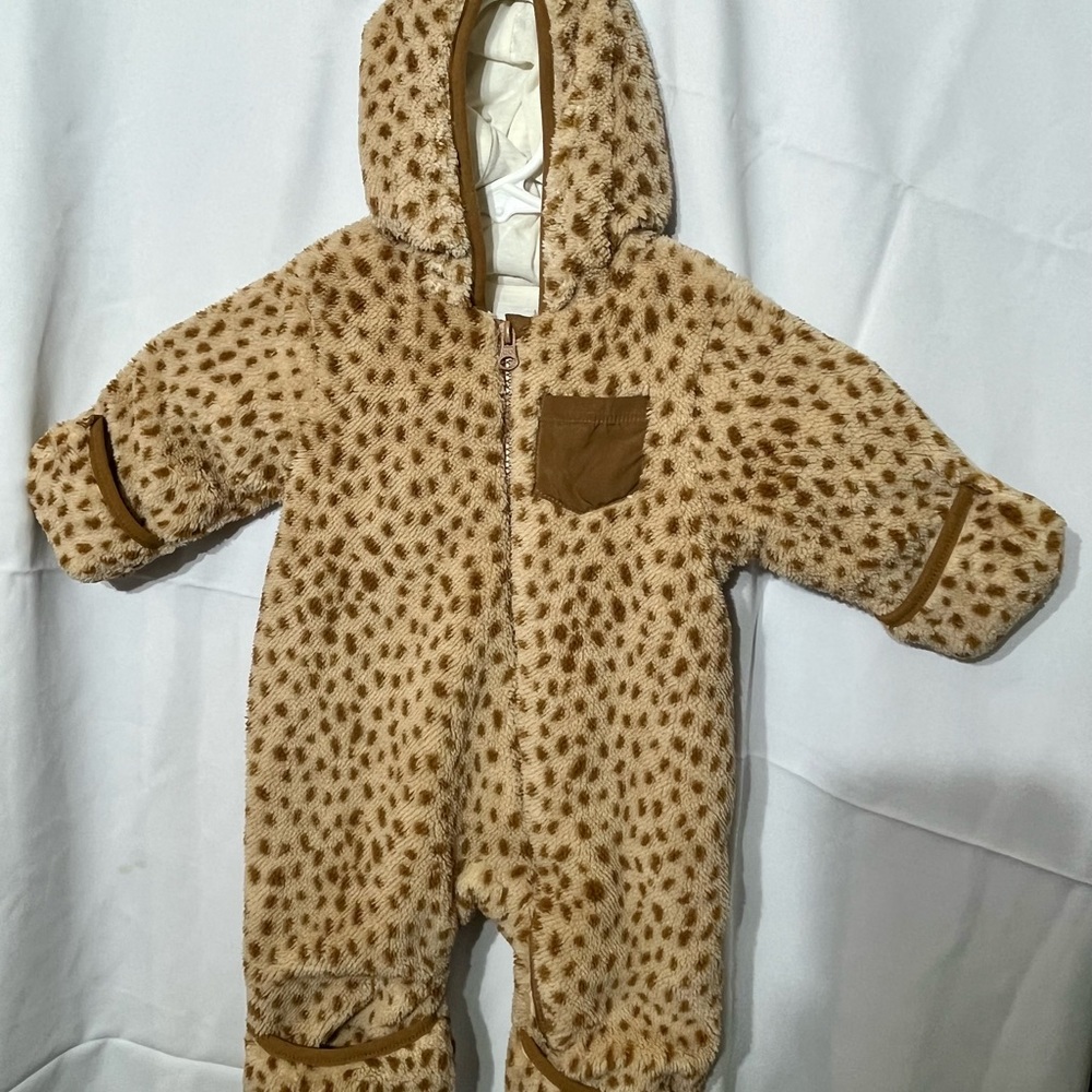 Wonder Nation Beige baby romper‎ with brown dots, soft texture, size 3-6M New